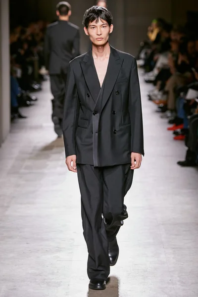 Look 44